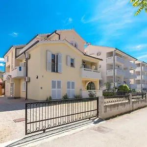 Nino Apartment
